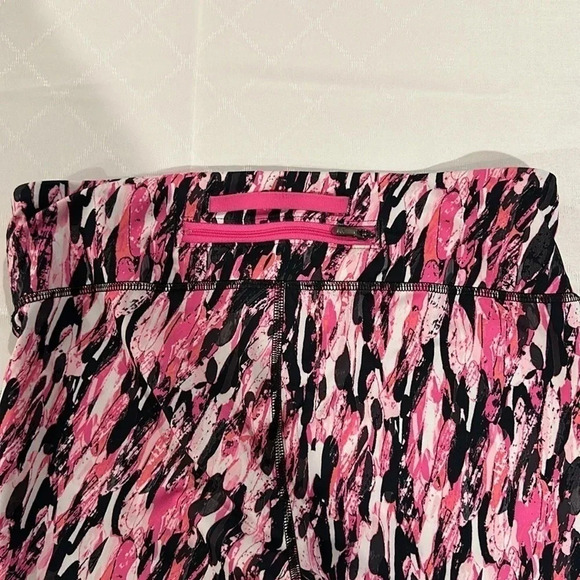Under Armour M Pink Printed Capri Training Leggings 1248730 excellent condition - Picture 5 of 5